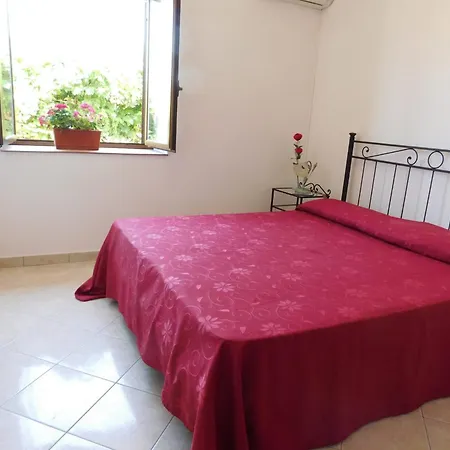 Cerami Con Parcheggio A Un Passo Dal Mare